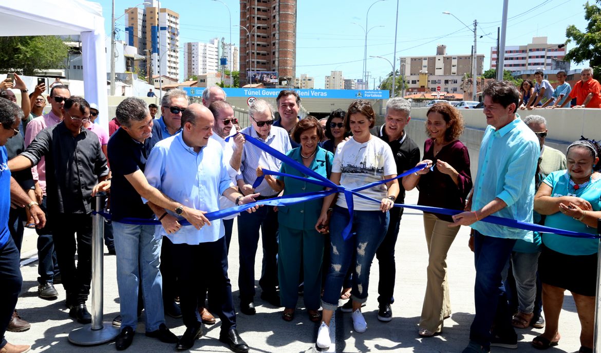 Inauguração de novo túnel se transforma em reunião de ex-governadores do Ceará.