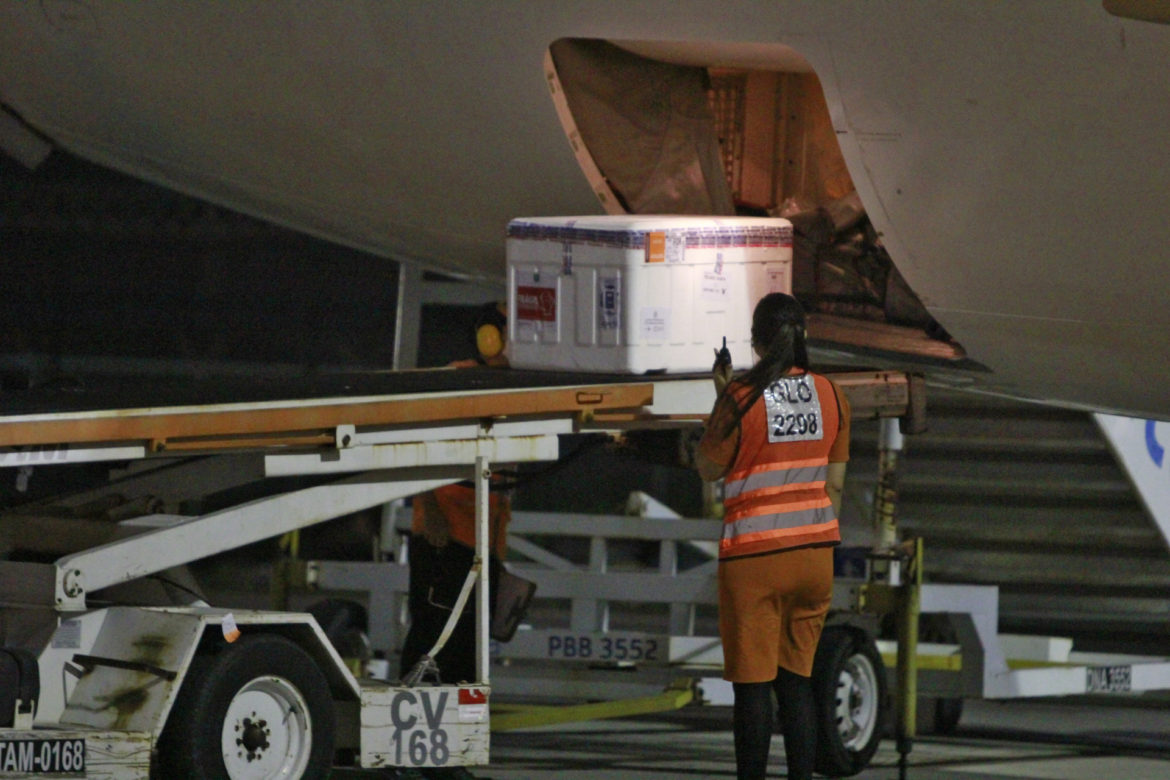 Novas doses da Pfizer e AstraZeneca  chegam ao Ceará