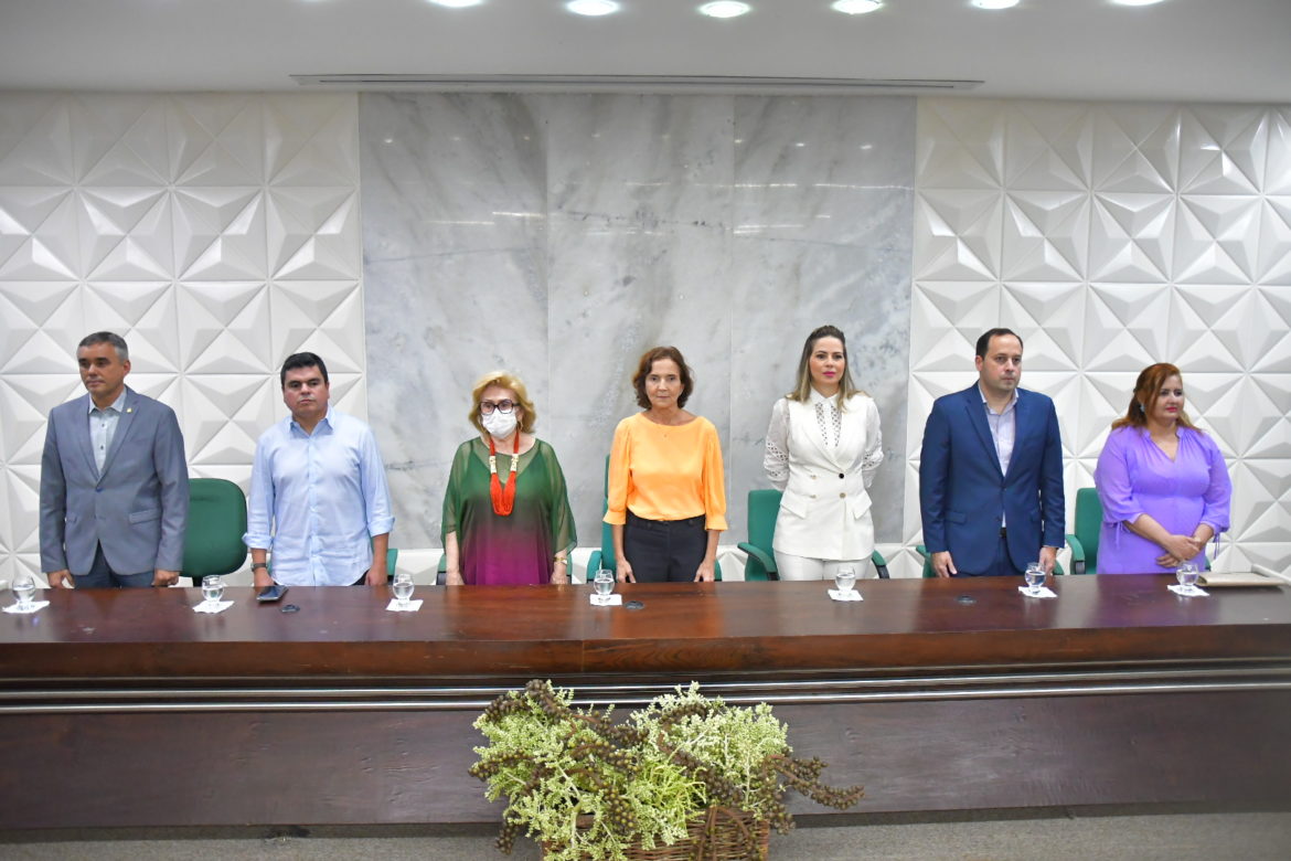 Onélia Santana toma posse como secretária de Proteção Social