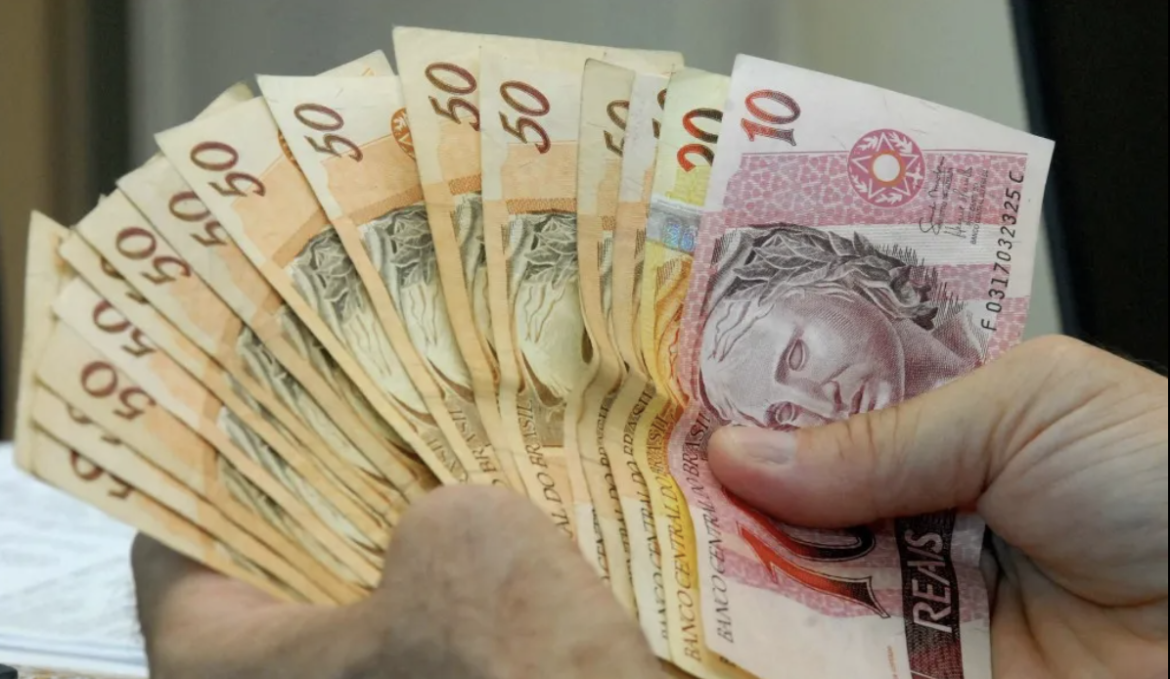 Piso salarial no país deve subir para R$ 1.320