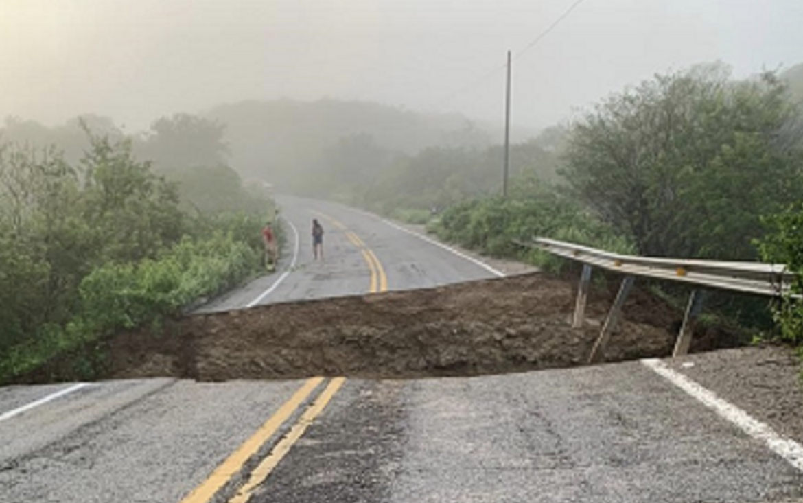 Cratera se abre em estrada e deixa feridos em Mauriti