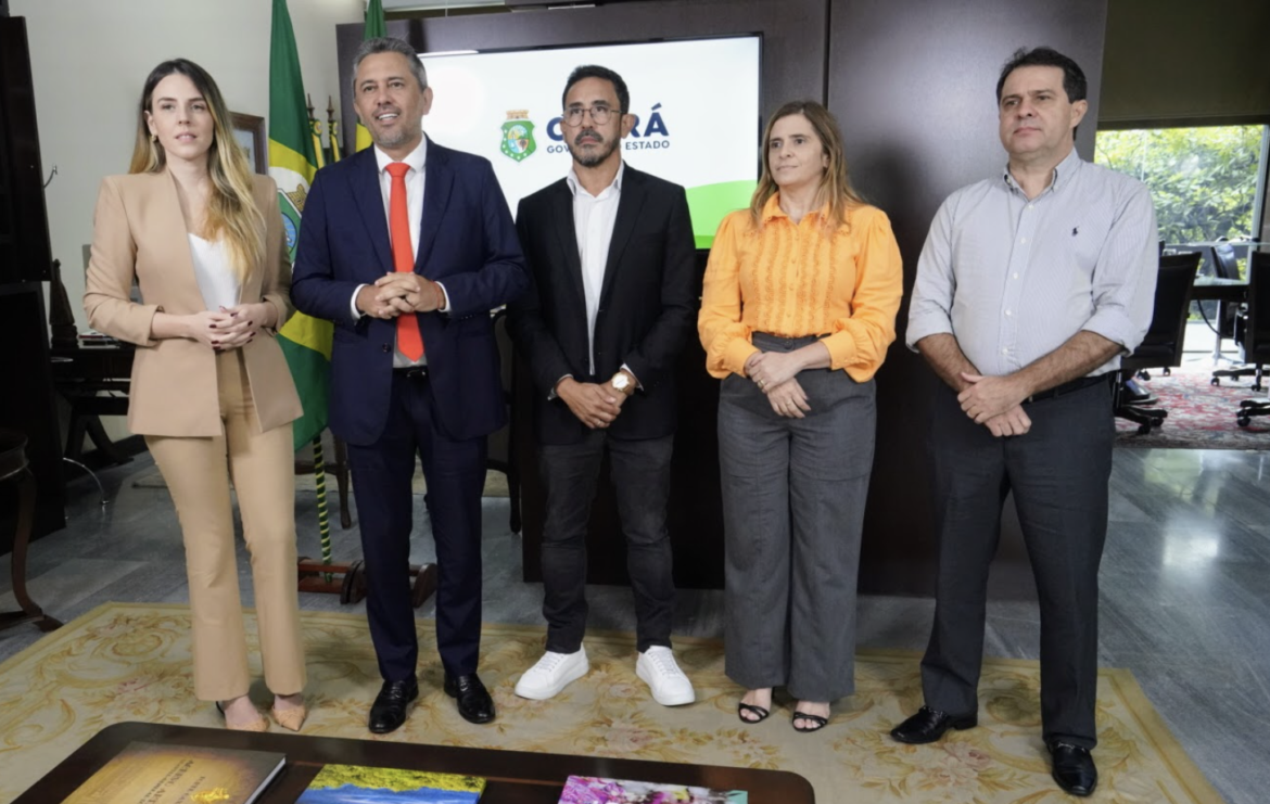 Elmano anuncia reajuste para professores da Rede Estadual