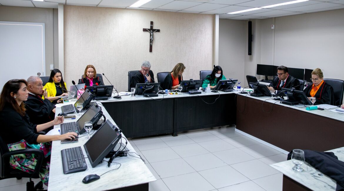 Justiça condena Enel a pagar R$ 10 mil em indenização por cortar energia de residência sem contas em atraso