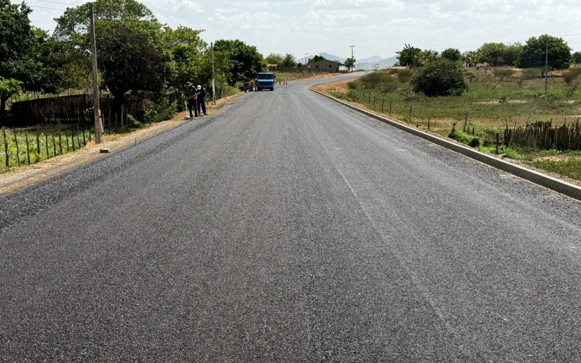 Obras de pavimentação da CE-276 chegam a 65% de execução