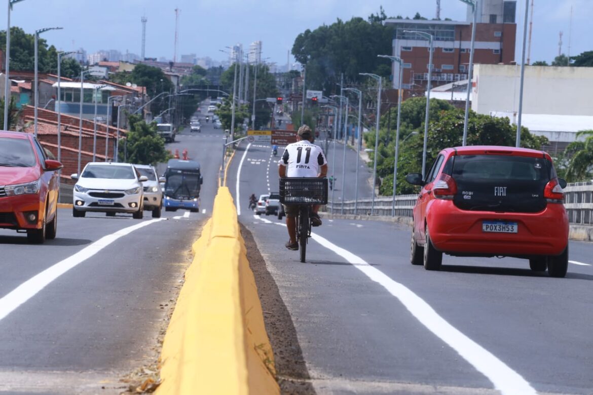 Ponte do Rio Ceará ganha ciclofaixa