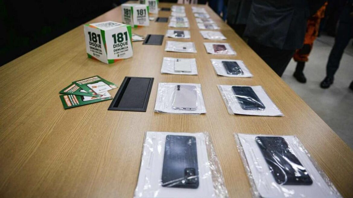 Ceará devolve mais de 1.000 celulares recuperados por meio do programa ‘Meu Celular’