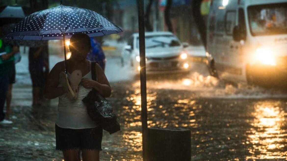 Fortaleza registra maior chuva do ano com 178 mm e enfrenta alagamentos