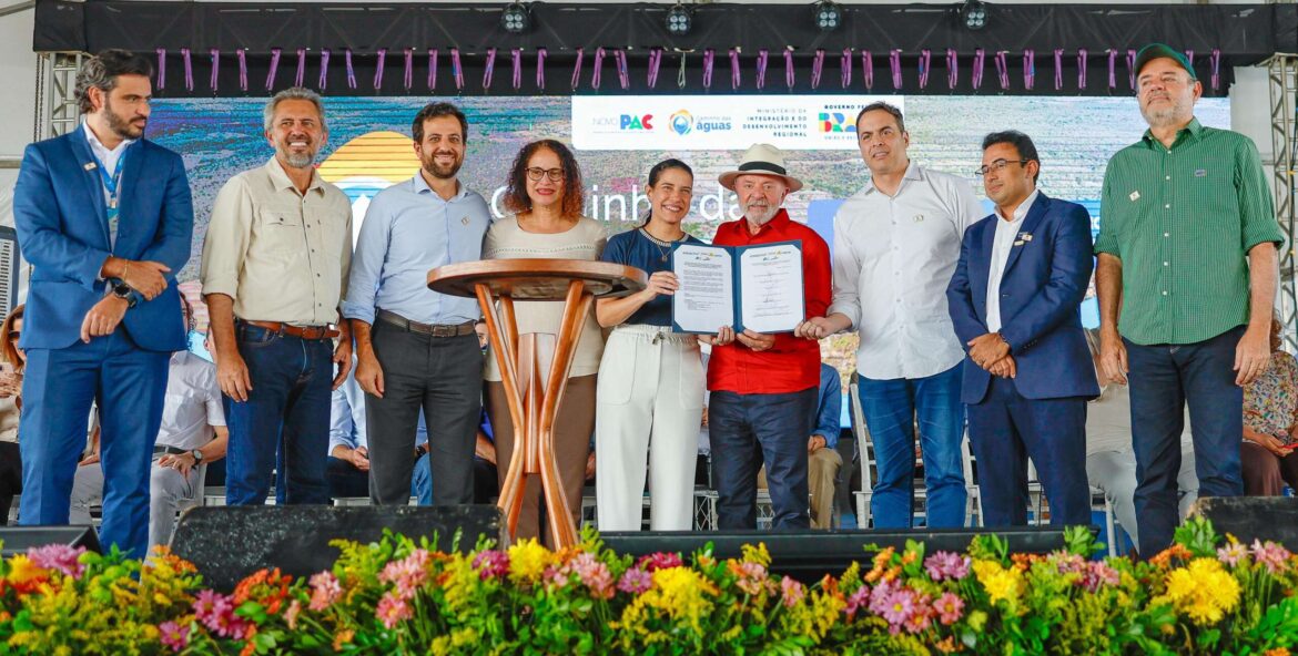 Lula assina ordem de serviço para duplicação no projeto de transposição do Rio São Francisco