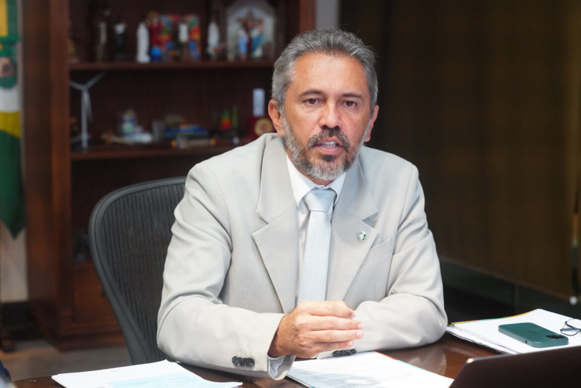 Elmano anuncia medidas para reduzir impactos de tarifas