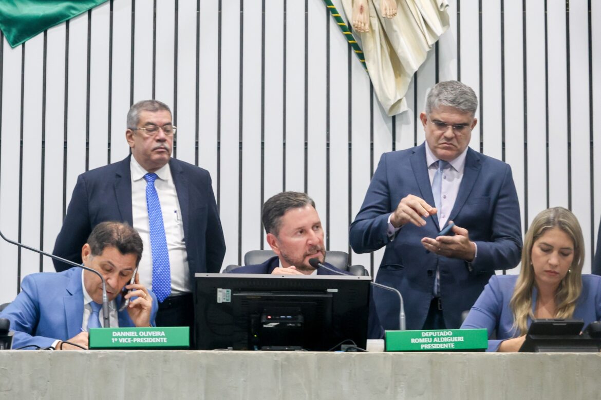 Aprovados reajustes salarial e de auxílio-alimentação de servidores públicos do Governo