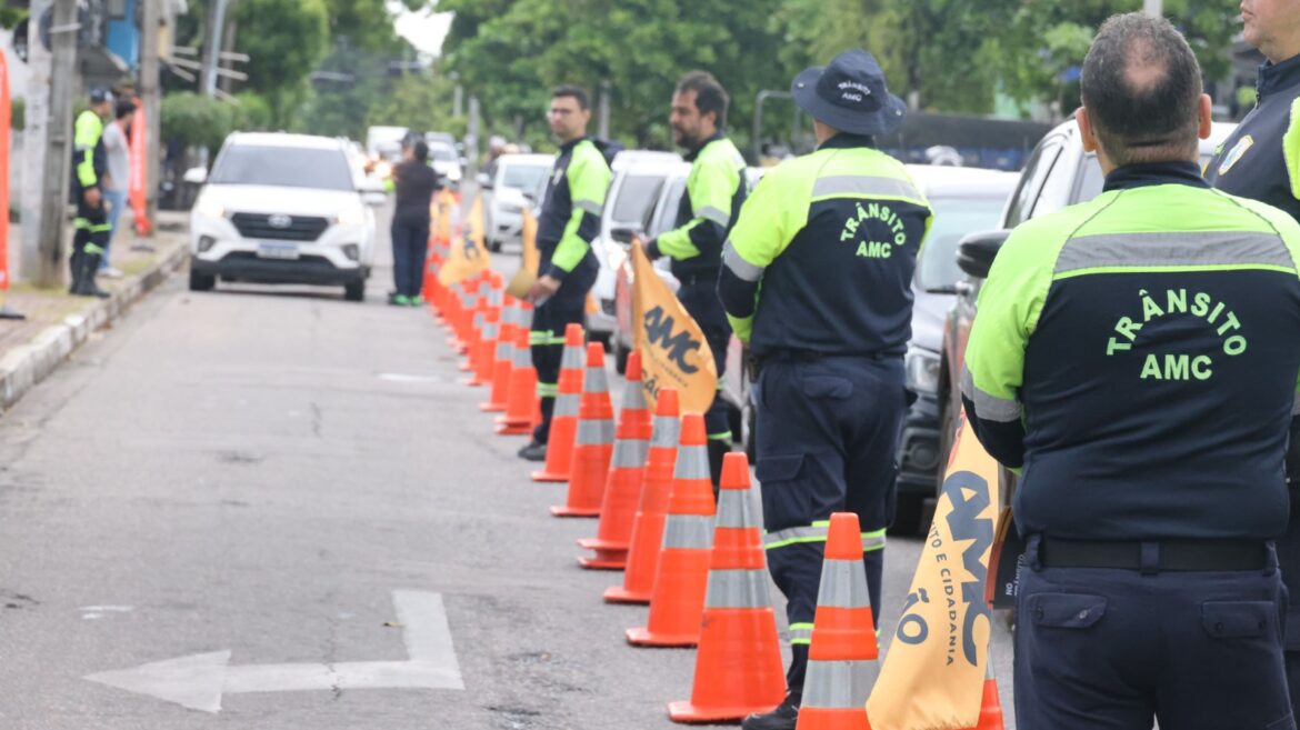 Ação da AMC na Parangaba alerta condutores sobre riscos da alta velocidade